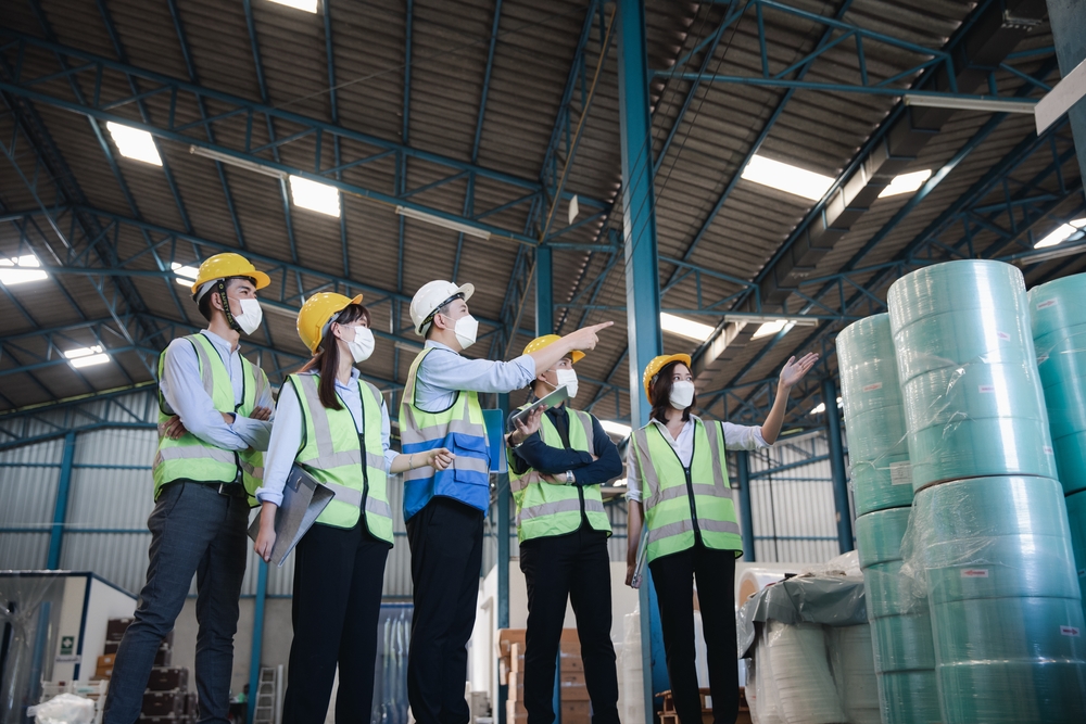 group-inspecting-for-potential-process-safety-issues-in-warehouse