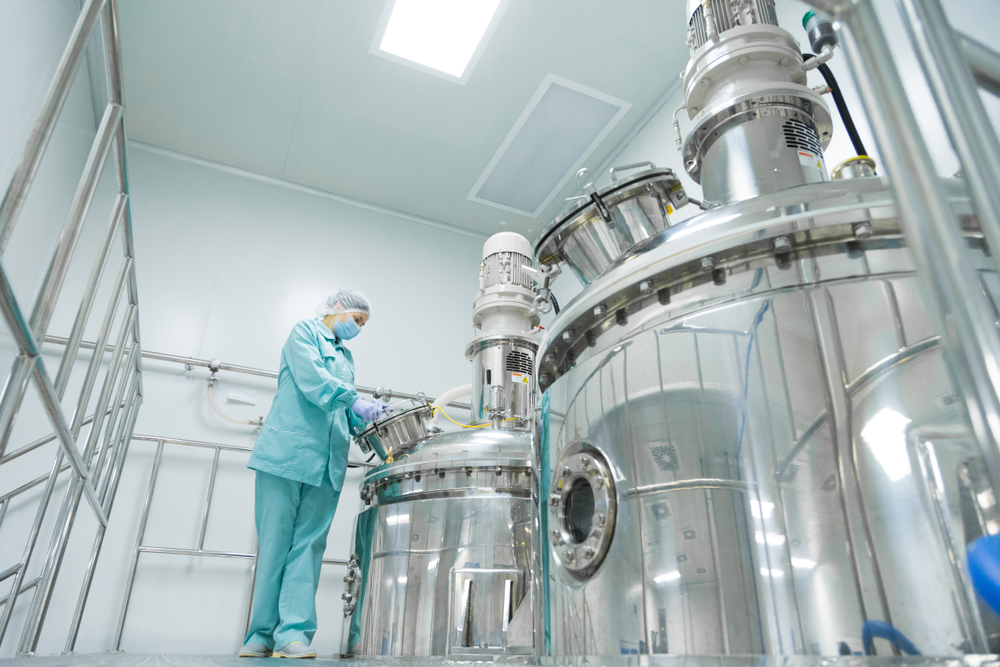 woman-working-in-pharmaceutical-factory